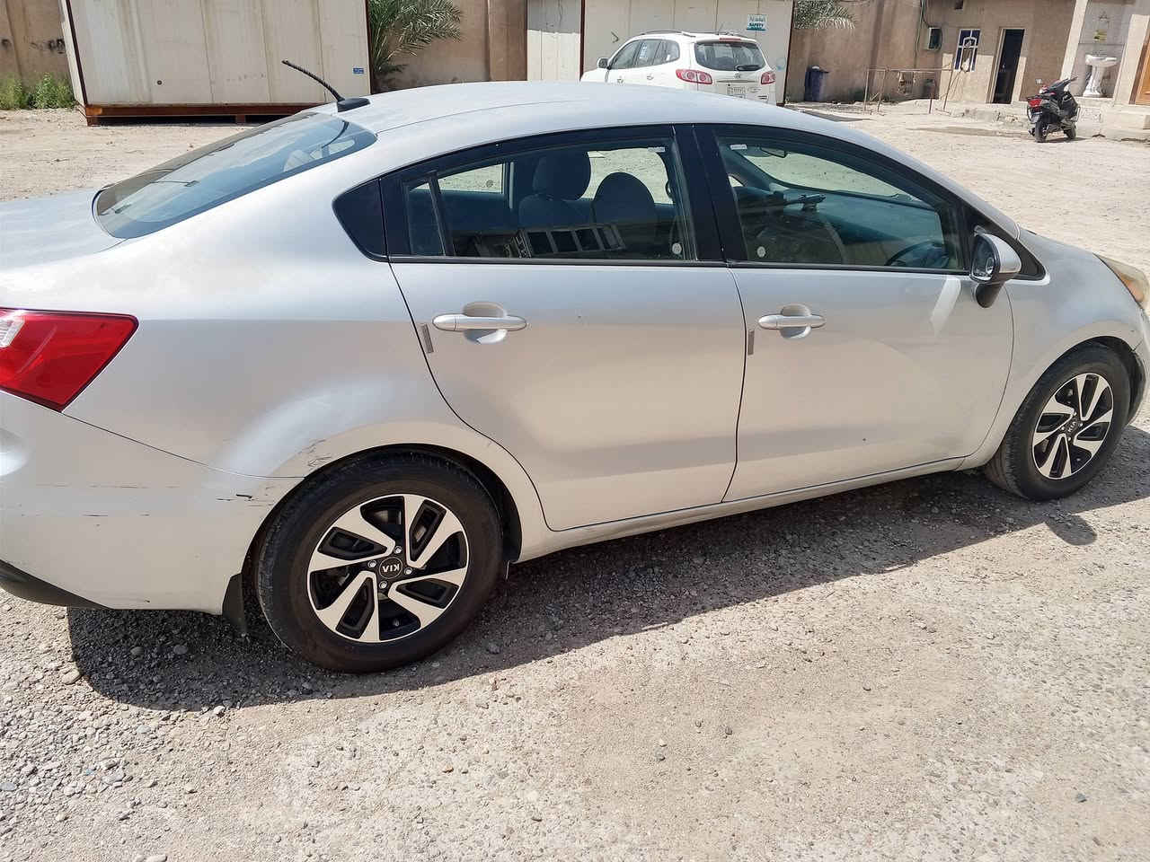 كيا ريو موديل 15 محرك جي دي اي وارد امريكي ضربتهة جاملغ وباب سائق وبنيد سيارة بيها جراد كير مكينة مكفولة حدادية زينة تدفئة تبريد سيارة جاهزة رقم بغداد بسمي تحويل ثاني يوم سعر78 ورقة وبيه مجال  مكان الامين الثانية رقم الهاتف ***********
