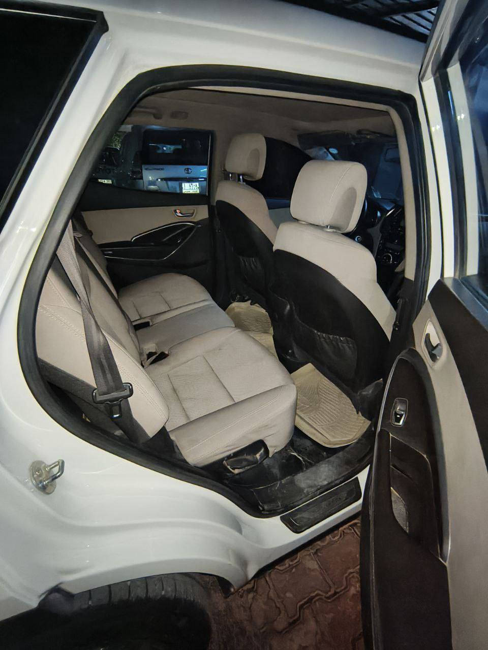 سنتافي 2013 خليجي كلين 
محرك شرط لا صرف ولا بخار 
كير اتمتيك
فول موصفات بنورما
7 راكب  
تبريد مركزي
كشن سياق  مع السكن كهرباي 
كامرة حساس بلادي
 دفتر بانزين بيها 
رقم انكليزي سليمانيه 
سنويه جديده 
تبريد تدفئ شغال
للاستفسار الاتصال 
*********** كركوك, العراق
