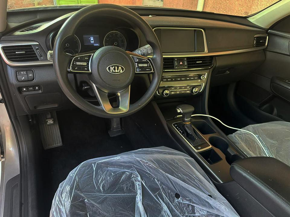 اوبتيما 2019  مواصفات fe حادثها مثل ماموضح بالصورة  مبدل باب بلادي نفس اللون مطابق رقم ديالى مكان السيارة بعقوبة السيارة نظيفة  مابيها اي نقص او ملاحظة    
***********
