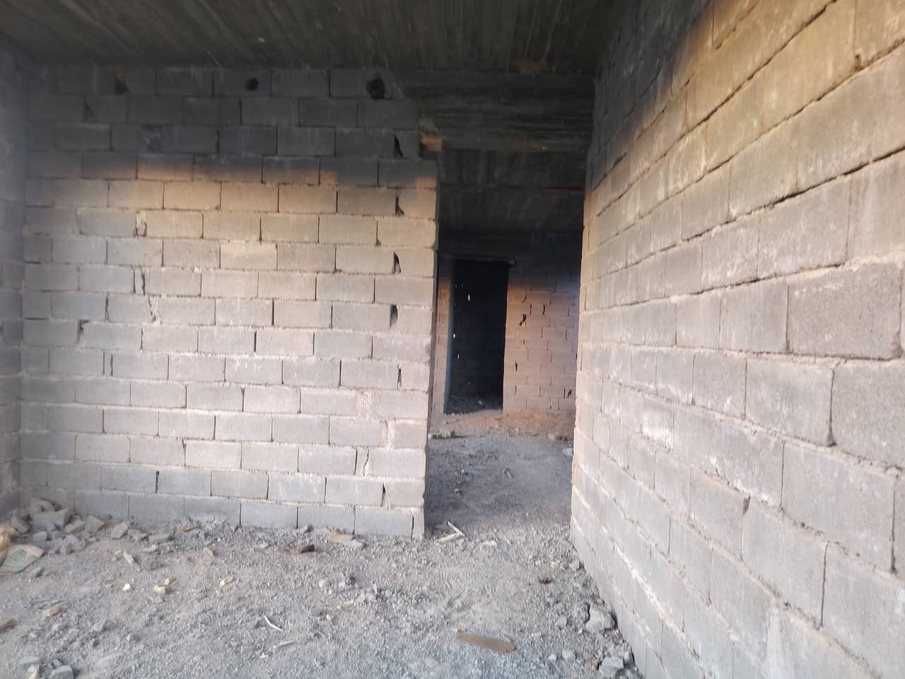 السلام عليكم
هيكل للبيع
المساحة ٢٠٠ متر  الأساس بتلو والسقف صب درجه أولى
صحيات عدد ٢ + غرف عدد ٢ + صاله كبيره + مطبخ + استقبال + كراج لسياره الهيكل شغله درجه اولى العنوان
شارع أحمد المطلب مقابل جام السلام الشارع ١٠ متر واصل ماء والكهرباء قريبه كلش عليه
للاستفسار الاتصال او وتساب او خاص
***********
***********
