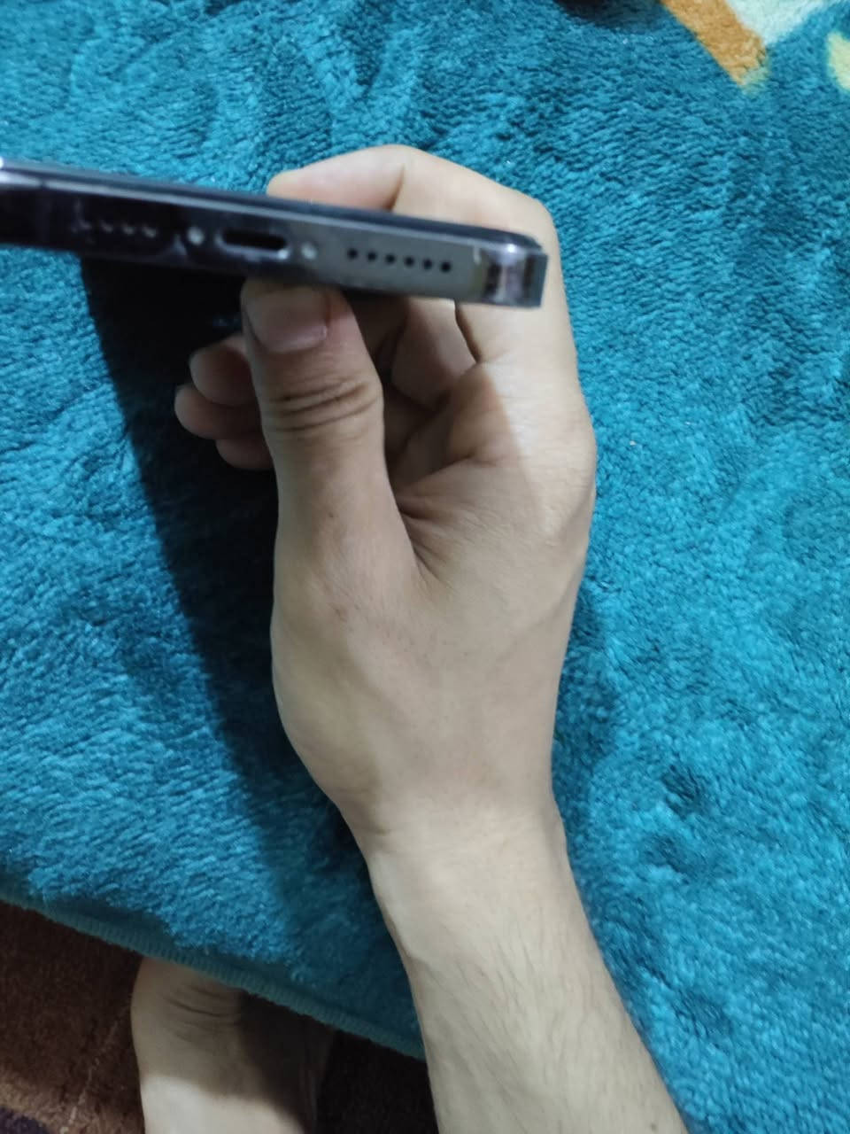 ايفون 12برو ماكس ذاكره 256
شاحنه وبكيت اصليه 
مبدأ بطاريه وشاشه شاشه
سماعه اتصل عاطله
للبيع سعر 300
***********
