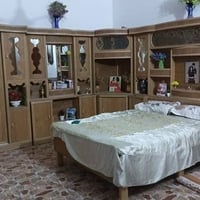 غرفه اخشاب طابقين مستخدمه بعدهي مامصبوغه يردله يدات واقفاله وصبغ مكاني...
