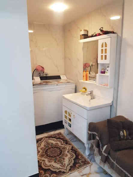 بيت للبيع العنوان شارع مزرعت ابو هبا قرب حسينية ابي طالب 
المساحه 90 متر 
بناء بلوك اعكاده 
غرفه وصاله ومطبخ وصحيات 
زراعي 
سعر 30 مليون 
الاستفسار الاتصال على 
***********
