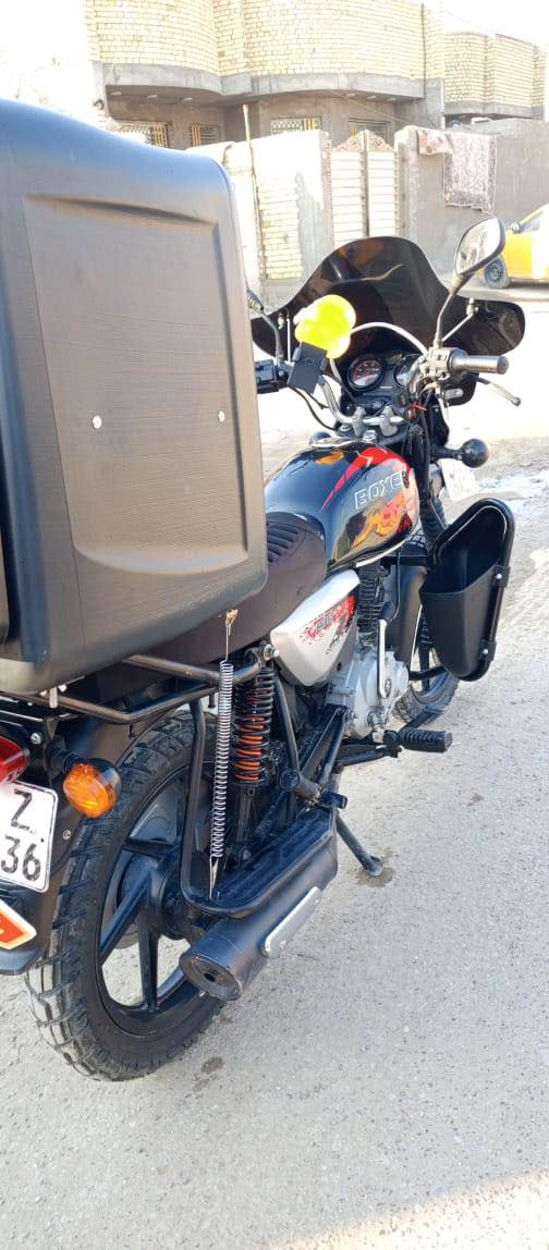 السلام عليكم بوكسر مديل 2023 داخلة 2024  مرقم ماشية 16 الف درجة نضيفة تجي وشوف كهربايات شغلة محرك مامفتوح السعر 2600وبية مجال العنوان فلكة حي نصر (***********)
