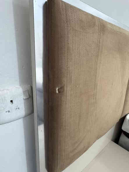 غرفة نوم نظيفة ما مستعملة 
طبقه طبيه 
دوشك 
كومديات 2
ميز تواليت 
سرير 
كنتور
للتواصل واتساب: ***********
