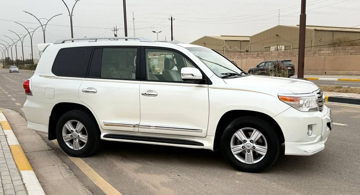 السعر345الستفسار ***********تيوته لاندكروزر 2013 خليجي بريم اصل بريم فول مواصفات واحد علاواحد مكفولة عامه بيهه ملا حضتين بل دور مال جاملغ امامي بي صبغ والدور مال جاملغ امامي الثاني بي صبغ والباقي مكفول كفاله عامه ضربه وتبديل وبارد وفتح مكينه6سلندر وكير مكفولات حداديه تخم تاير ستوني شادهن تبريد ثلج السياره فول مواصفات فتحه تحكم ستيرن كامرات السياره معروفهه موصفاته السياره بريم اصل جديده وجاهزه معنه الكلمه مال جناي رقم نكليزي سنويه2029تحويل مباشر مكان السياره كربلاء
