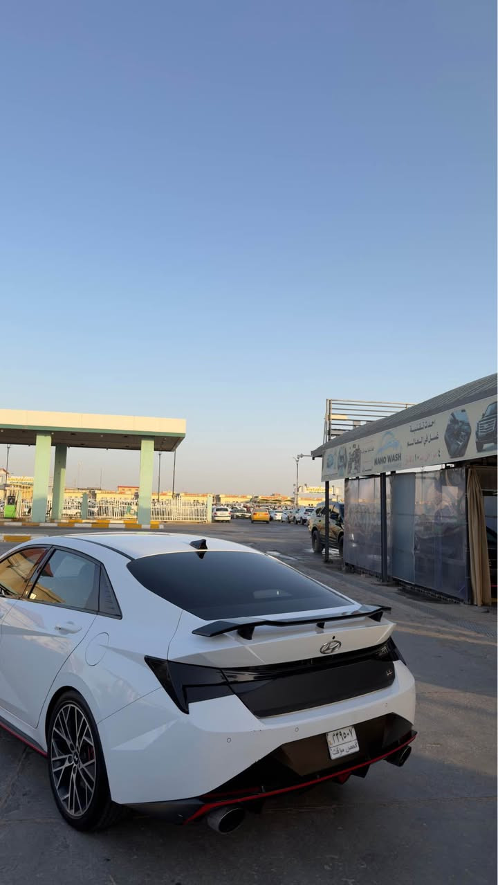 السلام عليكم 
النترا N 2023 
مكينة 2000 تيربو 🚀
كير عادي 
السيارة فول مواصفات عده الفتحة 
كشنات رياضي حضن
اكتڤ كزوز 
اربع وضعيات قيادة ( N , sport , eco , normal )
علامة ضوئية N بل كشنات 
لد دشبول كل الالون بلادي تغير الوانه من الشاشة
رادارات امامية خلفية فعالة
تحديد مسار 
ضربتهة بنيد وجاملغ فقط مبدل نفس اللون السيارة كلهة بدون قطرة صبغ شرط حتى الدعاميات مامصبوغة
بدون رقم تترقم جميع المحافظات 
ماشية 63 الف ميل 
السعر 125 ورقة  
للاستفسار 
*********** البصرة, العراق

