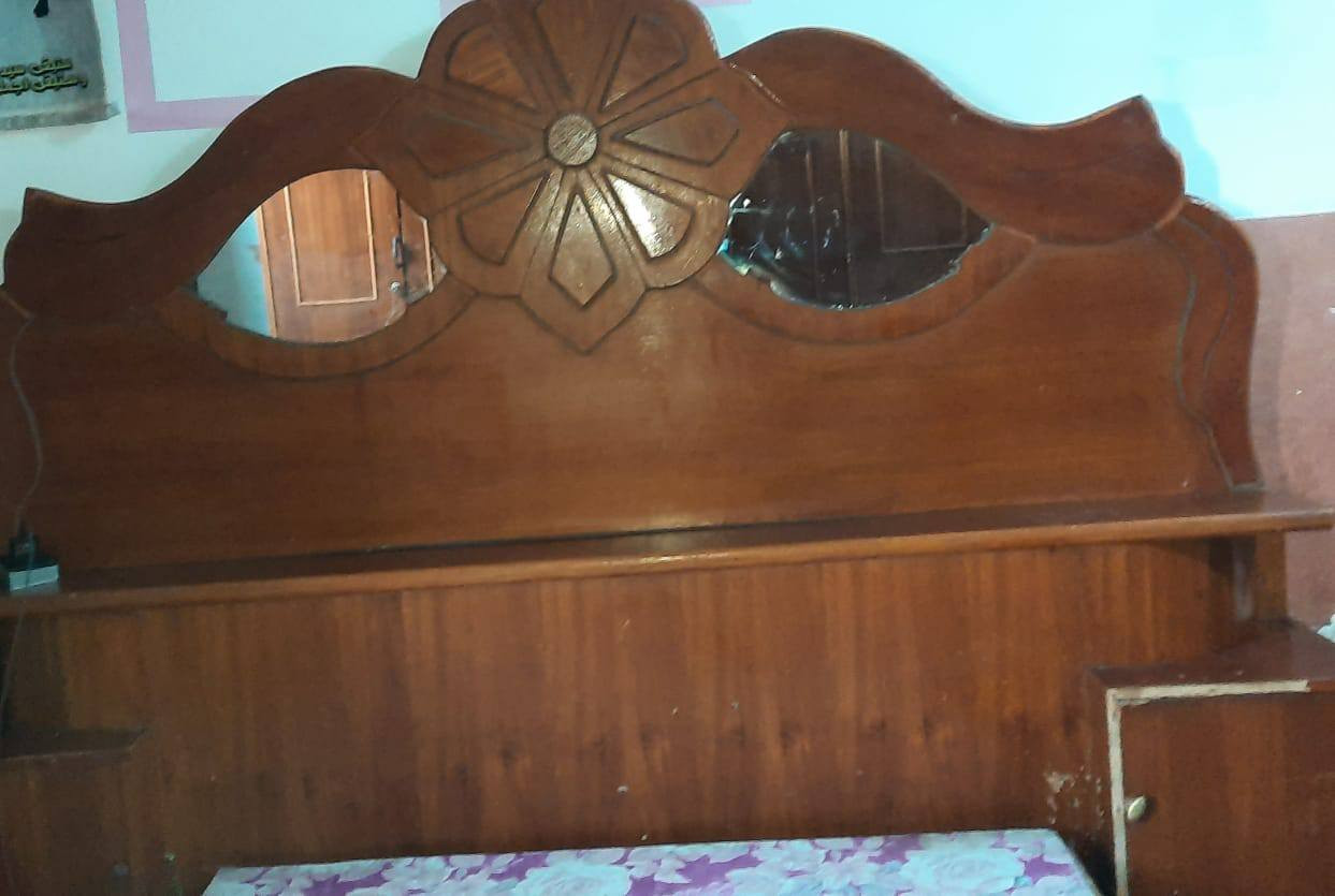 سلام عليكم غرفه كامله للبيع بسعر 500وبيها مجال المكان بابل الاتصال عله هاذه رقم ***********
