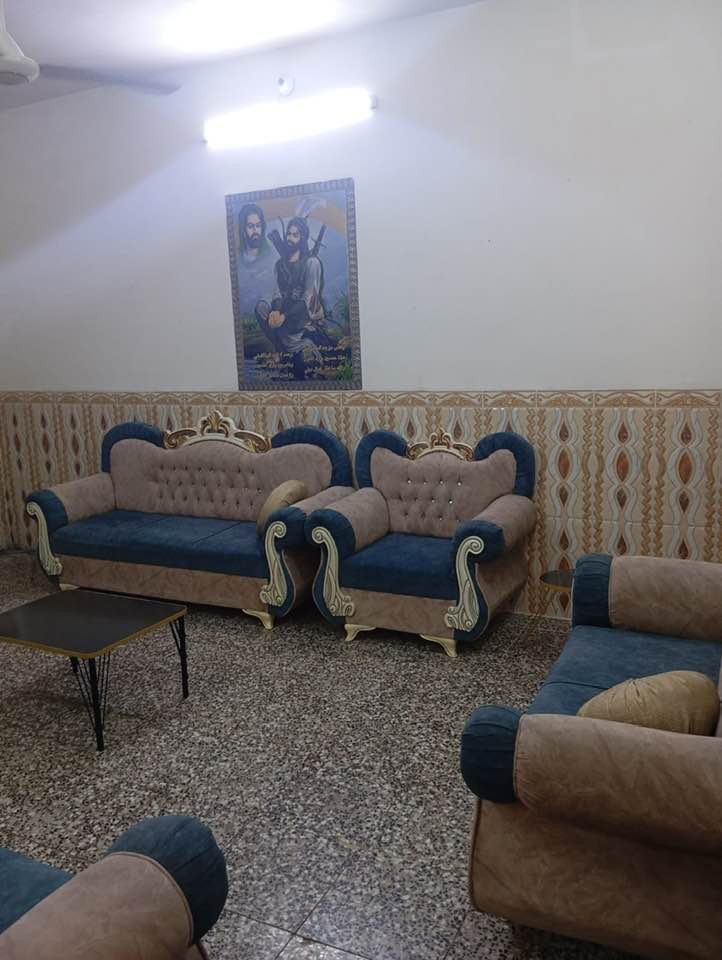 دار للبيع المساحه 100متر يحتوي غرفه وستقبال وصحيات وصاله ومجمع صحيات ومطبخ بناء طابوق السقف صب مسلح العنوان طويريج حي الكوثر مقابل جسر حي الصناعي السعر 62مليون الاتصال ع الرقم ***********
