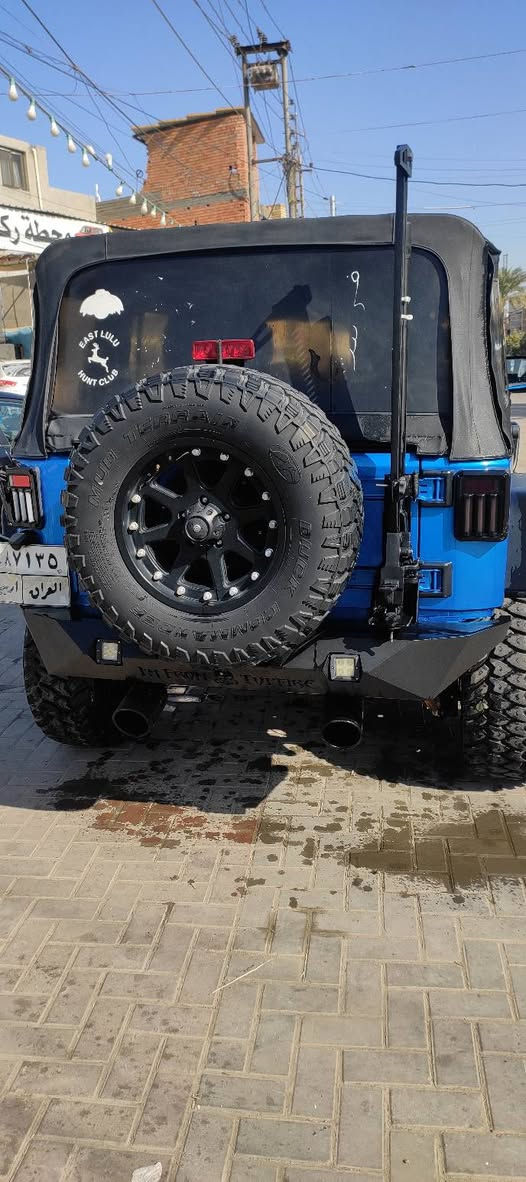 جيب لانكلر مديل 16 بدون ارباك 
تزويد صحاري كت كامل 
ماشيه 80 الف  كيلو فقط
كير عادي محرك  3600
*********** بغداد, العراق
