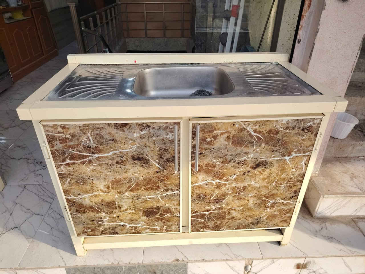 كونتر متر ونص والسنك متر شغل كلش حلو نضافة 90%اي كسر اي عيب مابي بالشرط السعر 190 بي مجال بسيط
 عنوان كركوك سايدين دوميز الجمعية قرب اق صو مول شارع الملاعب *********** كركوك, العراق
