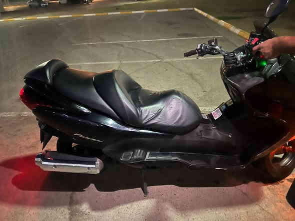 سلام عليكم دراجه فورزا 08 كامله مكمله 
مدفوع كمرك وكامل قرار 48 يعني تروح كبل تشد رقم 
يرادلها فقط بنز كلج هاذا نقصها الوحيد 
*********** سعرها واحد و300بيها مجال بصيط كلش
