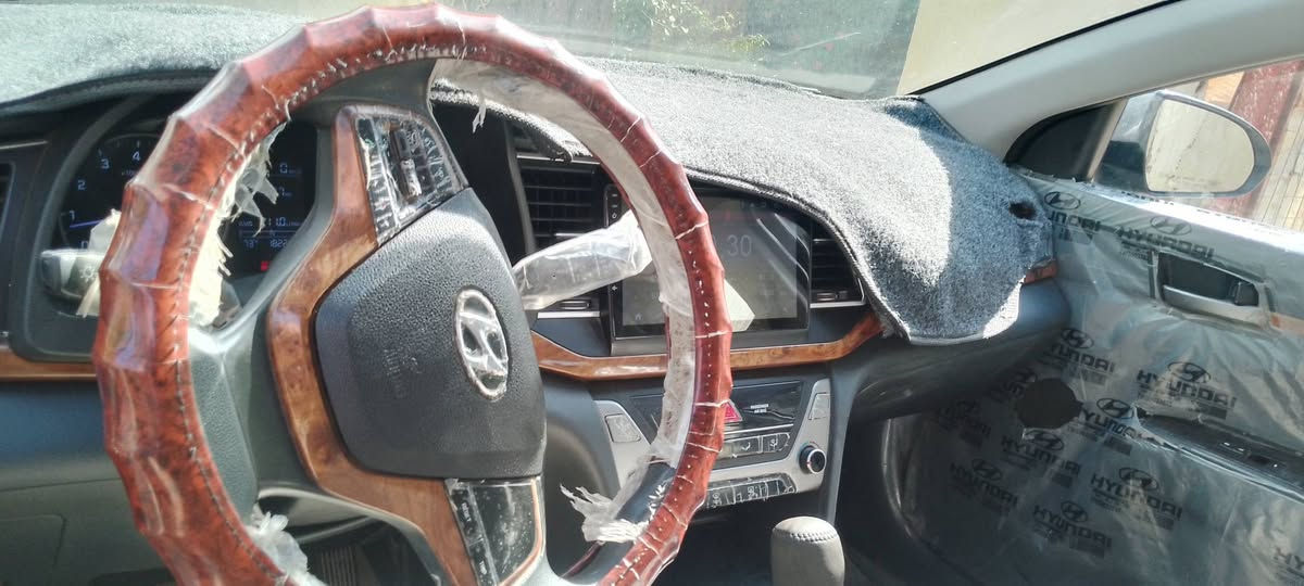 السلام عليكم
النترا موديل 2018 أمريكي اضرار البنيد فقط 
السعر 123 وبيها مجال قليل 
العنوان/ بغداد قرب جزيرة بغداد السياحية 
الرقم /***********
