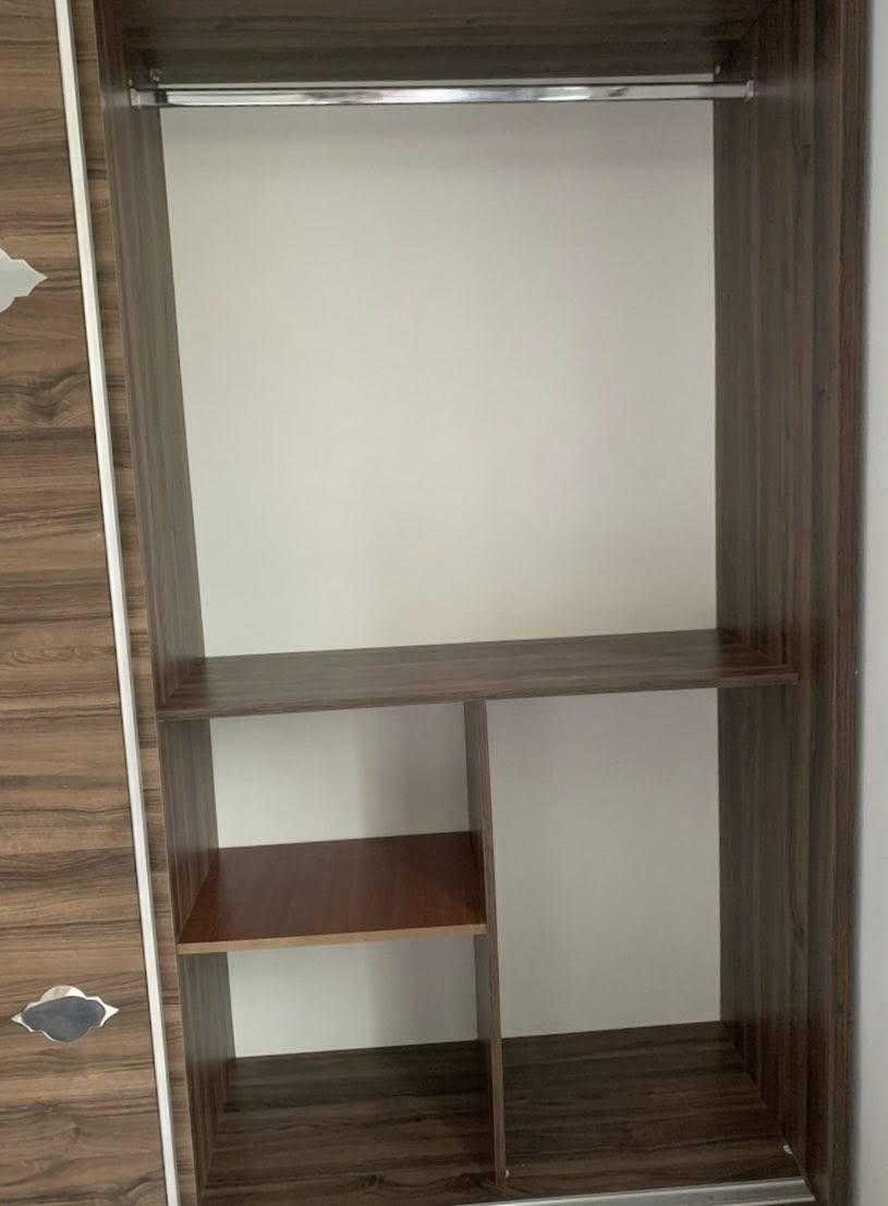 كنتور سحب مع ميز تواليت للبيع
كنتور 
العرض 233
الارتفاع 218
العمق 60
الميز
الارتفاع150
العرض 80
العمق 42
السعر 130 الف 
للاتصال على هذا الرقم ***********
