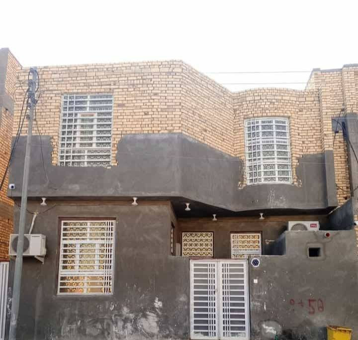 دار للبيع بالاسكان مساحته 100متر طابو امامي قرب مدرسة الحريه ب3000
يتكون من ستقبال وصاله وغرفه 
ومطبخ وصحيات خارجية ودخليه
الطابق الثاني غرفه  فقط 
البيت غير مسكون حاليا
السعر 115 الاتصال ***********
