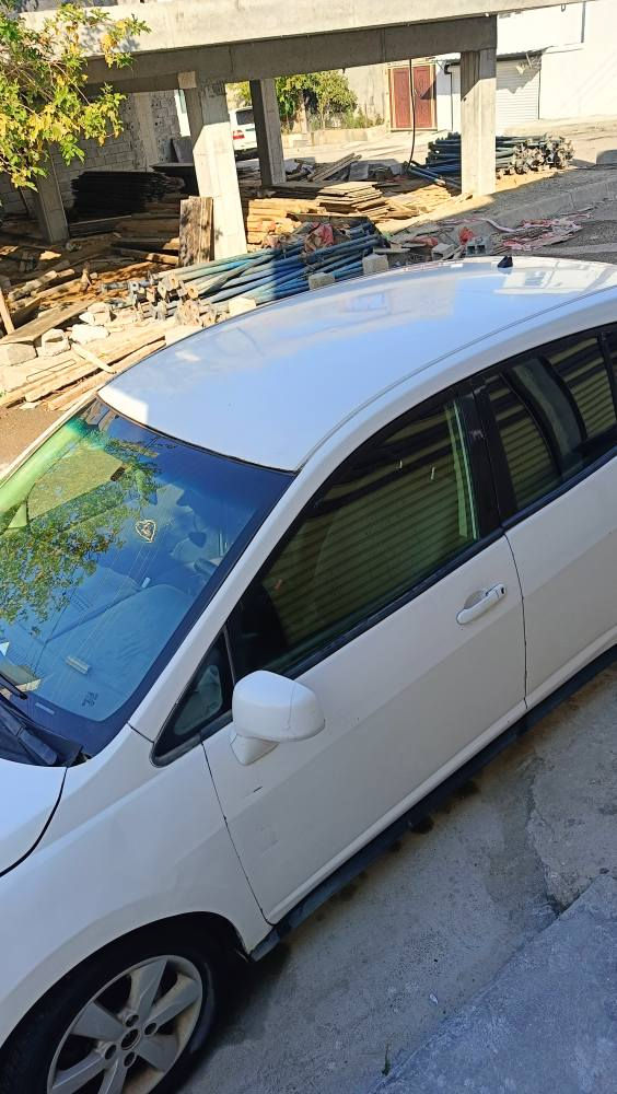 ڤێرسا مۆدێل 2010 گێر ئۆتۆماتیک
کامل بۆیاخ بێ وەرگەران زۆر جوان ماوەتەوە 
*********** بشدار, السليمانية
