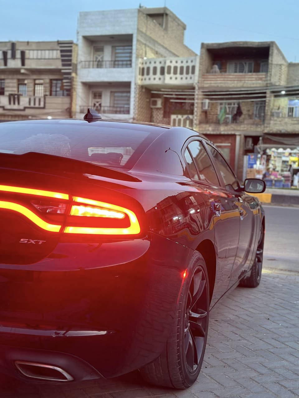 جارجر sxt ٢٠١٧ رقم سليمانية سيارة كلين بدون حادث بدون صبغ بدون تبديل
 مواصفاتهة (بصمة تشغيل ، بصمة ابواب ، تشغيل عن بعد ، كشنات جلد ، تحكم كشن كهرباء ، تحكم ستيرن ، مثبت سرعه ، تدفئة كشنات ، تدفئة بالمري ، شاشة لمس ) 
مكان السيارة بغداد 
السعر ٢١٥ ورقة
 للاستفسار الاتصال على الرقم وبيك خير وتدلل
***********
