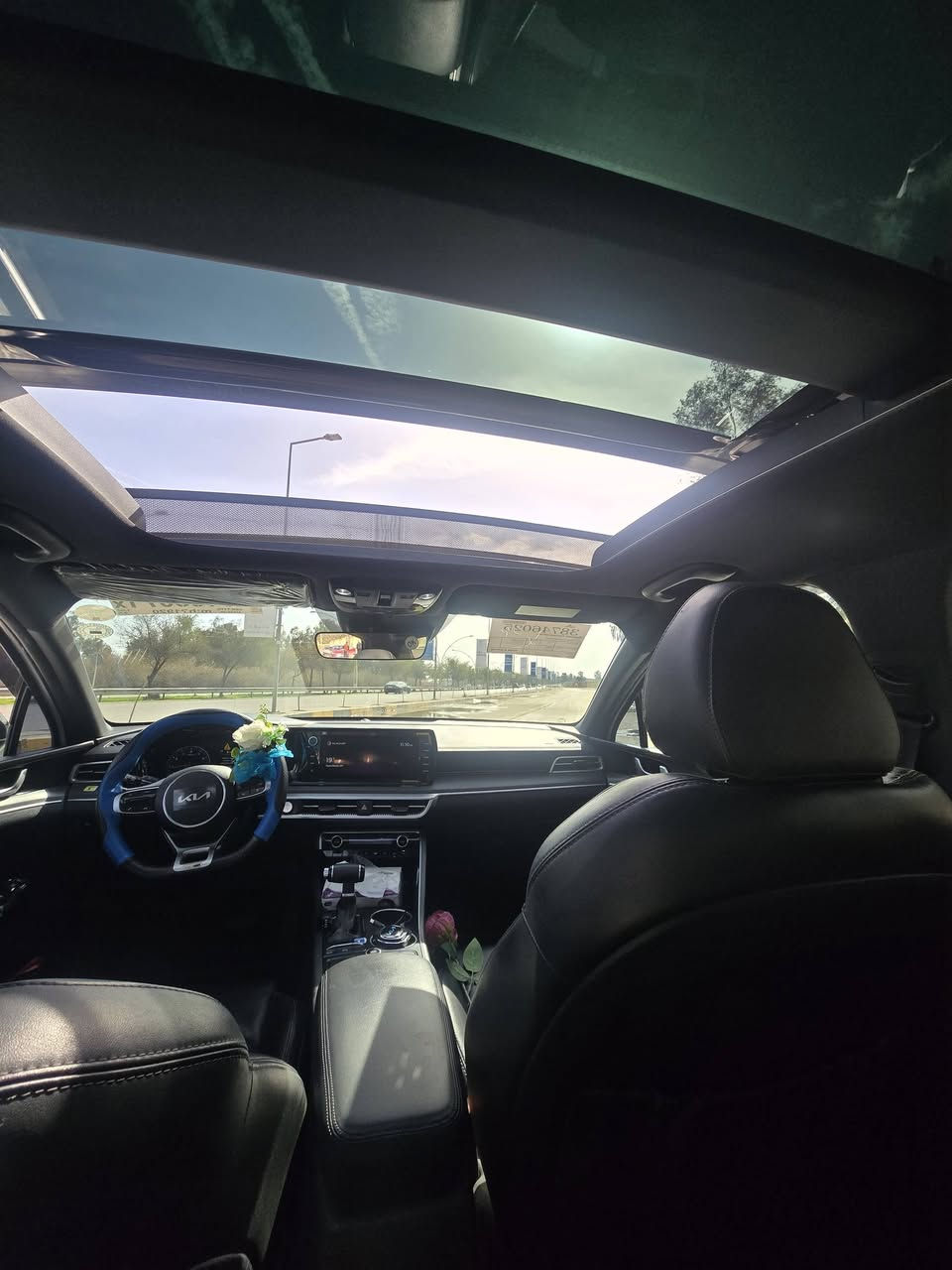 K5 موديل 2022 gt line فول مواصفات داخل اسود صور الضرر داخل الصور مكان السياره الموصل لاستفسار الاتصال على هذا الرقم ***********
