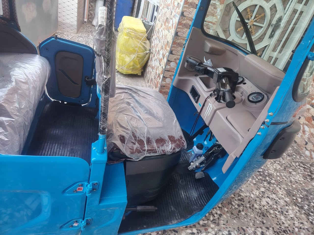 سلام عليكم تكتك للبيع 22  شهر 7 رقم وسنويه انكليزي تكتك جديده معنه الكلمه تحويل شوكت متريد الكان بغداد السعر اتصل وبيك خير ودلل وبلعافيه علياخذهه ***********
