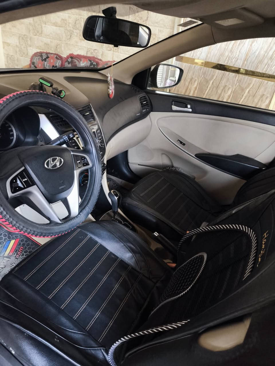 اكسنت2017 خليجي 
سياره زيرو ماشيه57 الف فقط 
كير مكينه مكفول  تبريد ثلج 
صدر بلادي بعدة جديد مكفول 
تخم تاير و ويل جدد 
هزة و رقم جدد 
ضربتها بسيطه بالباب مال عبري و مصلح بارد 
سياره خير من الله
(مكان بغداد الأمين )
سعر 110 ✅
***********
