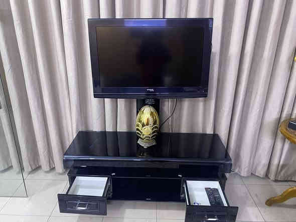 تلفيزيون للبيع كامل وي التحفيه اخو الجديد  مابي اي عطل سعر خاص *********** واتساب
