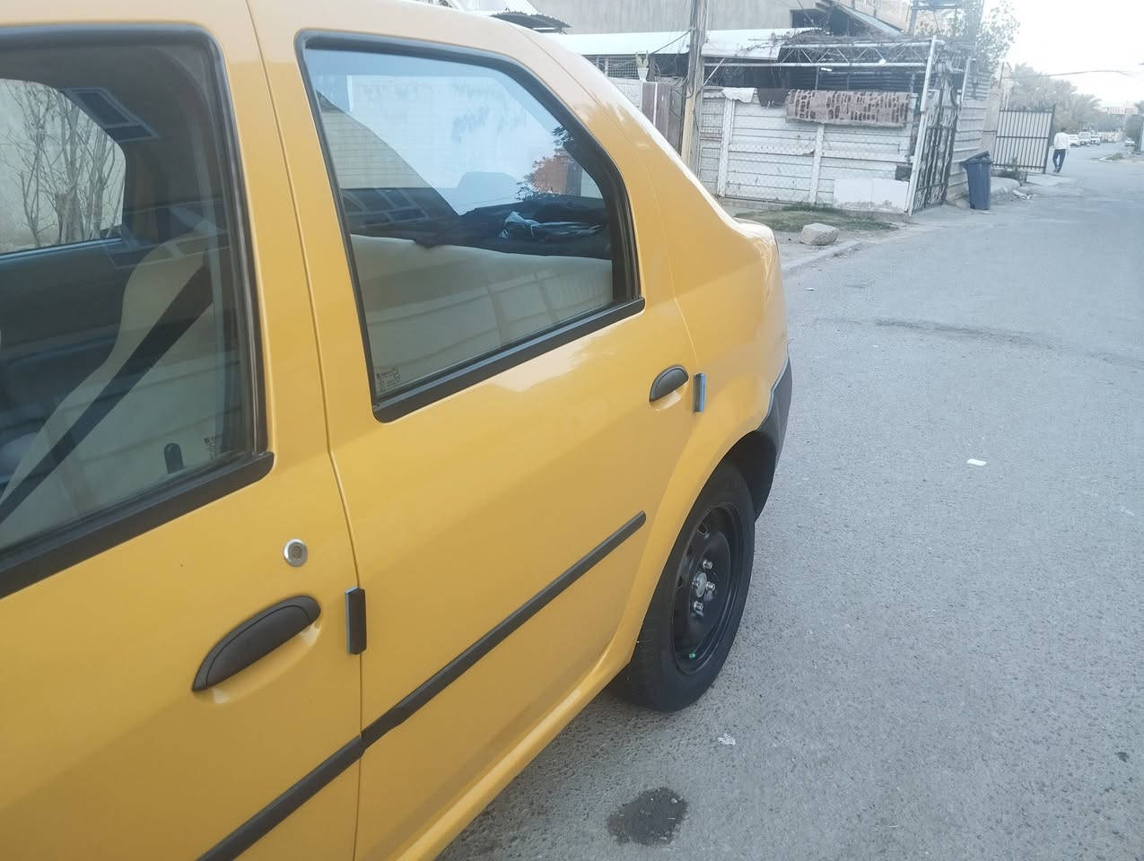 السلام عليكم للبيع فقط رينو لوكان 14 جديده جديده ومكفوله بشرط جاهزه من كلشي سياره ماكو اختها بالنظافه باسمي رقم دولي جديد هزه جديده سياره بيها فقط بارد بسيط بالجاملغ الخلفي .. السياره
سنتر لك بريك اي بي اس تحكم جام كهرباء  كير مكينه صدر تخم تاير كلشي جاهز وجديد مكاني بغداد الزعفرانية 
السعر 55 وبيها مجال بسيط 
للاستفسار ***********
