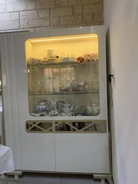 دولاب • بقفل