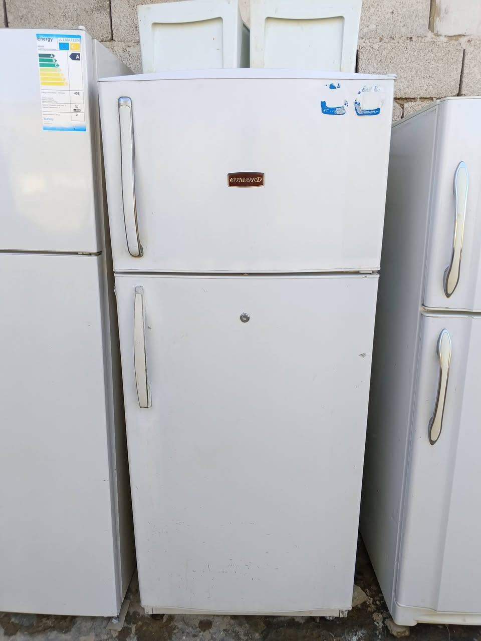 السلام عليكم ثلاجات العدد 3 للبيع واسط كوت انوار الصدر للاستفسار الاتصال على الرقم ***********
