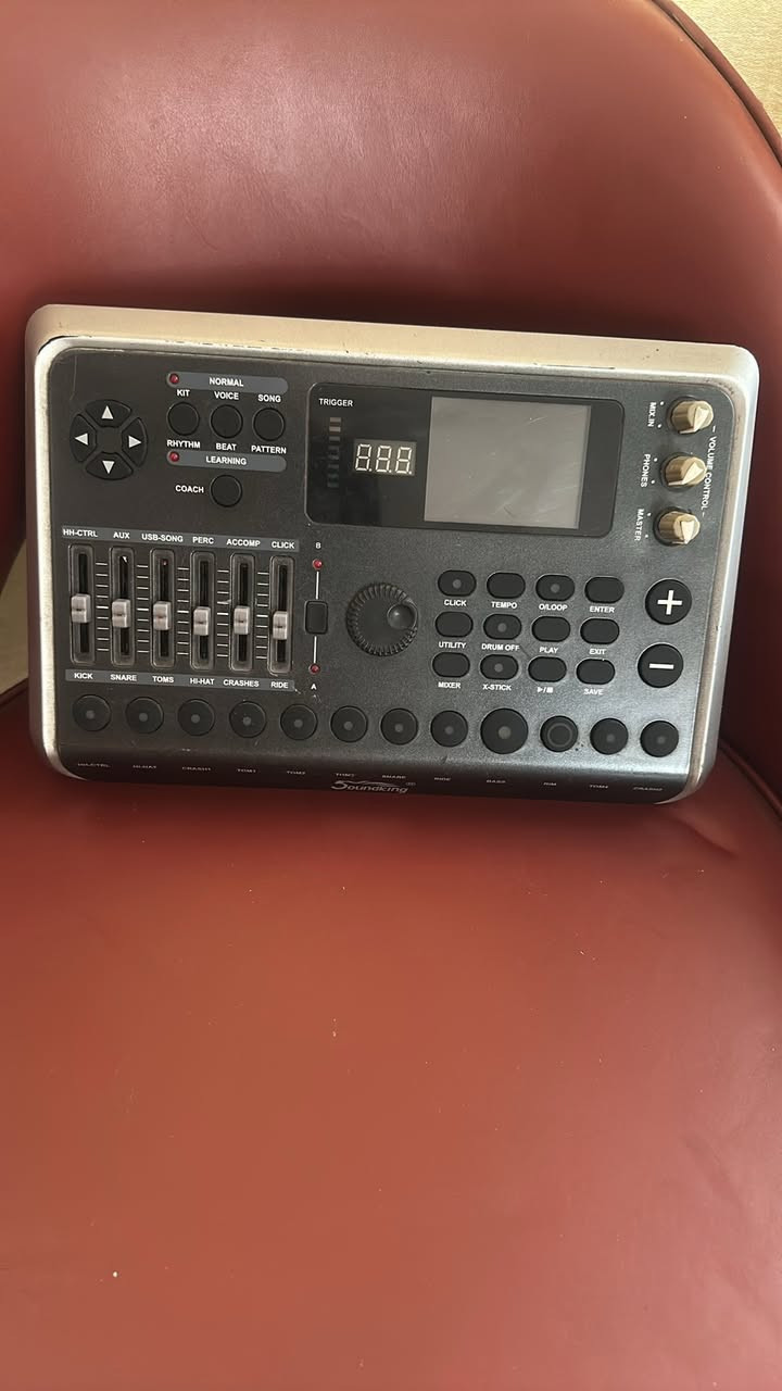 سلام عليكم شباب هذا درامز للبيع جهاز نظيف جدآ هذا فديو للتوضيح عن اصواته وشغله الي يريدة يتصل على هذا رقم *********** او يطبلي خاص واني خادم الكم
