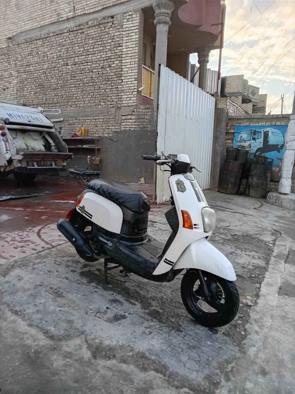 سلام عليكم دراجة ماكس بوليس كابريتر دراجة مكينة ناعمة كهربائيات شغالة دبل إشارة سلف هندر شغال حيل حلوة كفر بلادي السعر 700 وبيهة مجال حك الجية رقم هاتف *********** مكان بغداد العبيدي
