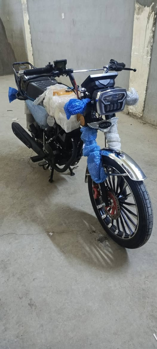 ياالله
الإستفسار //***********☎️☎️***********
السيفاان ال 25 الأصلي استعمال ( 5 )ايام زيروو
نظافة 100٪٪100 كفالة بصمة تشغيل🛵 
⚙️مكينة 200cc 
لوون مميز دولار ذهبي🟨 
مكان ///الصويرة #السبيس تقاطع حي #الزهورر
