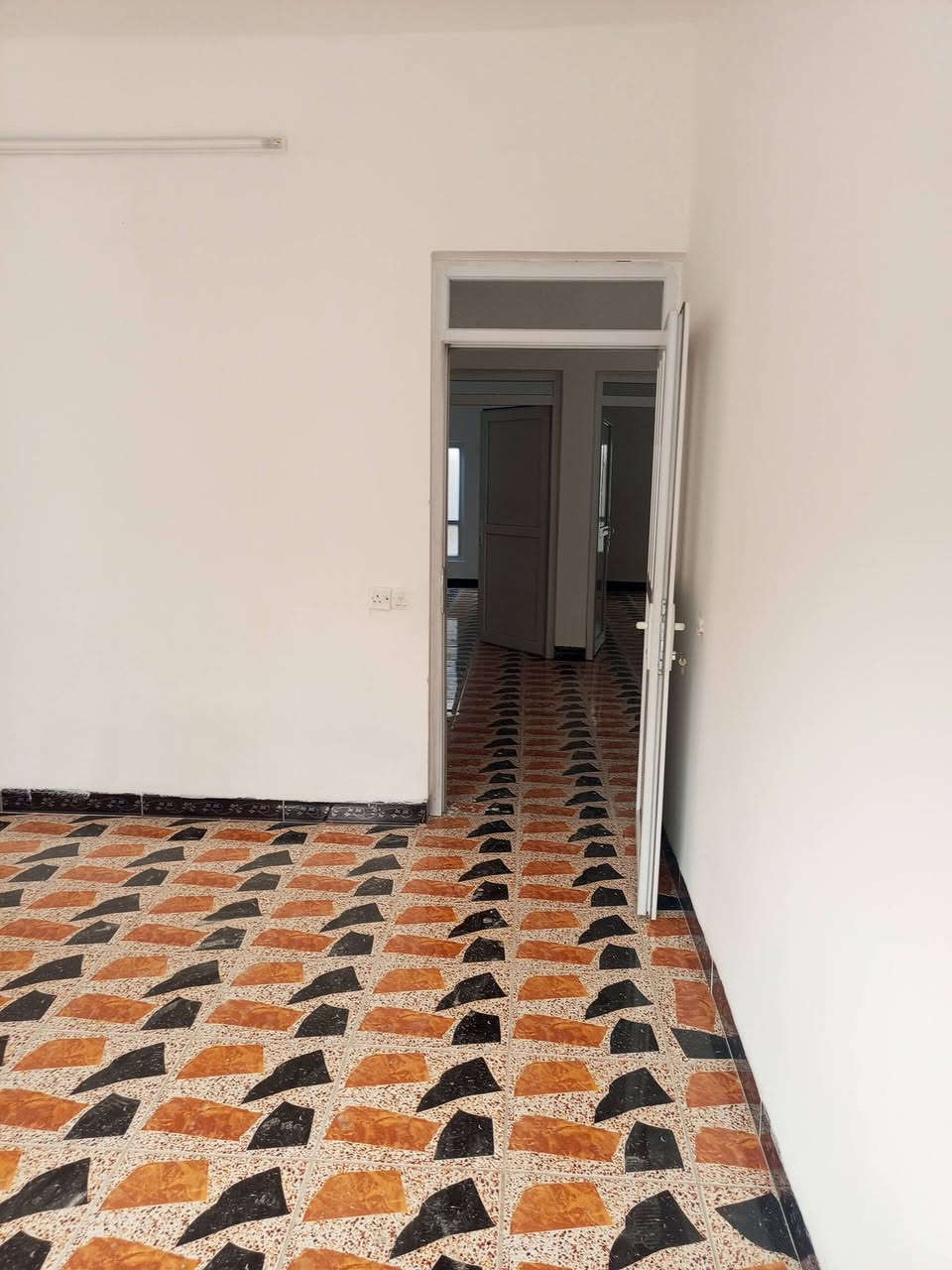 بيت 200 م فول كاشي بنج علي قرب مجمع لؤلؤ فول خدمات سعر 65 ***********
