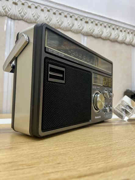 بعد اذن الآدمن
راديو باناسونك GX 10II الحجم الكبير صنع ١٩٨٠
يعمل على الكهرباء المباشر او بطاريات الحجم الكبير عدد 5
اربع موجات Fm-Mw-Lw-Sw
نظام توفير الطاقة للبطارية
نظام AFC لتحسين استقبال القنوات
للحجز مراسلة الصفحة او مراسلة واتساب على الرقم ***********
#الجميع
