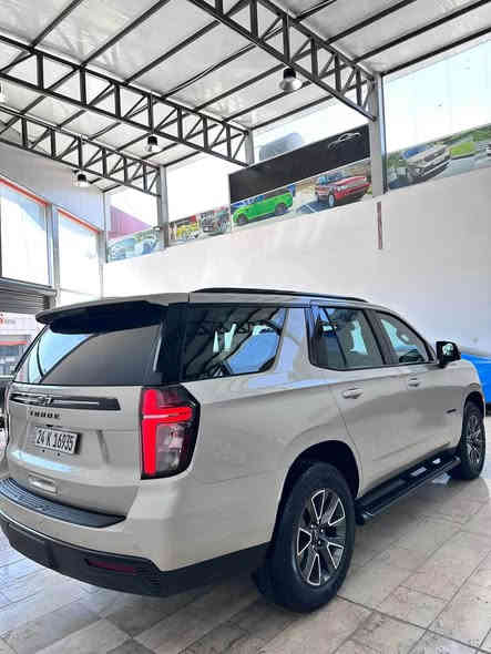 رقم السيارة : دهوك
موقع السيارة : دهوك 
نوع السيارة :تاهو  Z71 ضمان شركة منصور 
موديل السيارة :2023 
المسافة المقطوعة: 19.000 كيلو 
حجم المحرك : V8 5.3 
مواصفات: Z71 فول واحد على واحد 

بصمةً تشغيل 
بصمة ابواب 
تشغيل عن بعد 
كراسي جلد كهربائي 
كراسي خزن وضعيات 
كراسي تدفئة 
كراسي خلفيه ايضا تدفئة 
دفع رباعي 4*4
العداد  دجتال إلكتروني 
سستم سماعات Bose
شاشات خلفية 
بانوراما 
كاميرا 360 / 5كاميرات بدقة عالية 
صندوق كهربائي 
رادار مانع تصادم امامي 
رادار خروج عن المسار 
رادار نقطة عمياء 
رادار خلفي 
شاحن لاسلكي للجوال 
ستيرن كهربائي 
ستيرن تدفئة 
حساسات أمامية خلفية 
لايت زينون LED
تحكات كهربائية كراسي خلفية 
اوتو ستوب 
جكات لرفع مركبة 
بريك كهربائي 
دشبول مع ابواب مطعم بالفورميك 
سيارة بيها بعد مواصفات عديدة 

ملاحظات: السيارة كلين تايتل مكفوله كفاله عامة خليجي ضمان وكالة المنصور جديدةً ما شاء الله سيارة مغلفه كامل PPF فرنسي 25 ورقه 

السعر  61.000$ مجال 

***********
*********** سميل
