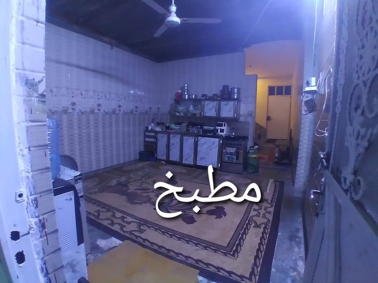 السلام عليكم بيت للبيع المكان حي الضغط البيت يتكون من غرفتين نوم  ومطبخ وهول وصاله (ربعه بعدهه مو كامله معزوله عن البيت ) مساحة البيت اكثر من 200متر  السعر المطلوب 27مليون وبي مجال الاستفسار الاتصال على الرقم ***********
