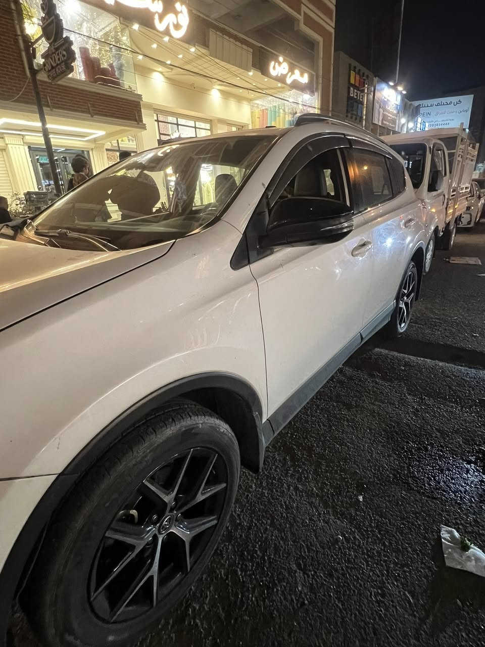 تيوتا راف فور 2018 se اعلى مواصفات
المواصفات🔴🔴🔴
 ✅◦ ماشية 140الف حقيقي
 ✅◦ فور ويل دفع رباعي
 ✅◦ وضعيات قيادة . اقتصادي / ✅عادي / رياضي ( سبورت)
 ✅◦ جنطة كهرباء
 ✅◦ كشن السائق كهرباء 
 ✅◦ تدفئة بالمقاعد الامامية
 ✅◦ كشنات جلد
 ✅◦ فتحة ( سلايد روف)
 ✅◦ رادار ٣٦٠ درجة 
 ✅◦  كاميرات عدد ٥
 ✅◦ تحديد مسار
 ✅◦ دخول ذكي
 ✅◦ نقطة عمياء
 ⚠️◦ السيارة بيها صبغ بنيد وجاملغ 
⚜️ السيارة كلشي ما بيها نقص بالعافية عالياخذها 
واعتذر السيارة ماعندي مجال اغسلها 
السعر / 180 ورقة ✅
للأستفسار الاتصال عالرقم ***********
