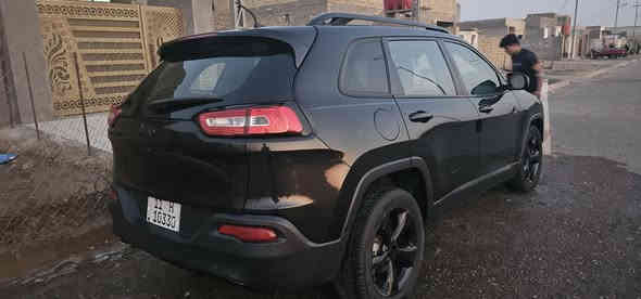 سياره شيروكي جيب
موديل ٢٠١٦ رقم بغداد
ماشيه ١٦٥ الف كيلو مو ميل 
بصمه +بصمه ابواب
شاشه جبيره سايد بريك بصمه
كشن السايق كهربائي 
تبريد ذاك اليوم شديته من الطول للطولثلج 
كير ٩ نمر 
مكينه ٢٤٠٠ بيها بخار 
جنطه كهربائيه 
حداديه اماميه صارلي شهرين منزلها جديده من الطول للطول ماعدى قاعده  
حداديه خلفيه جديده دبلات امامي خلفي 
سياره وراد امريكي  
رقم بغداد بسمي لل٢٠٢٩
***********
100السعر دايمها ادامه كاامله
