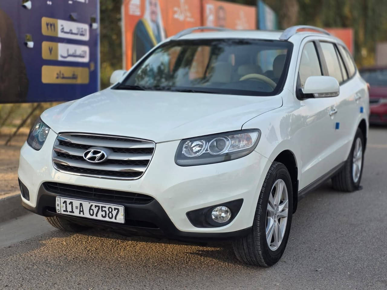 اسلام عليكم بيع او مراوس حسب القناعه 
سنتافي 2012 خليجي رقم بغداد باسمي محرك 6 سلندر سبعه راكب 3 قطع تبريد بصمه فتحه تبريد بيانو كشن كهرباء فول 1/1مكفوله من الصبغ والتبديل والفتح بيهه بارد بسيط 
السعر 157 مكاني بغداد الوسفيه للاتصال ***********
