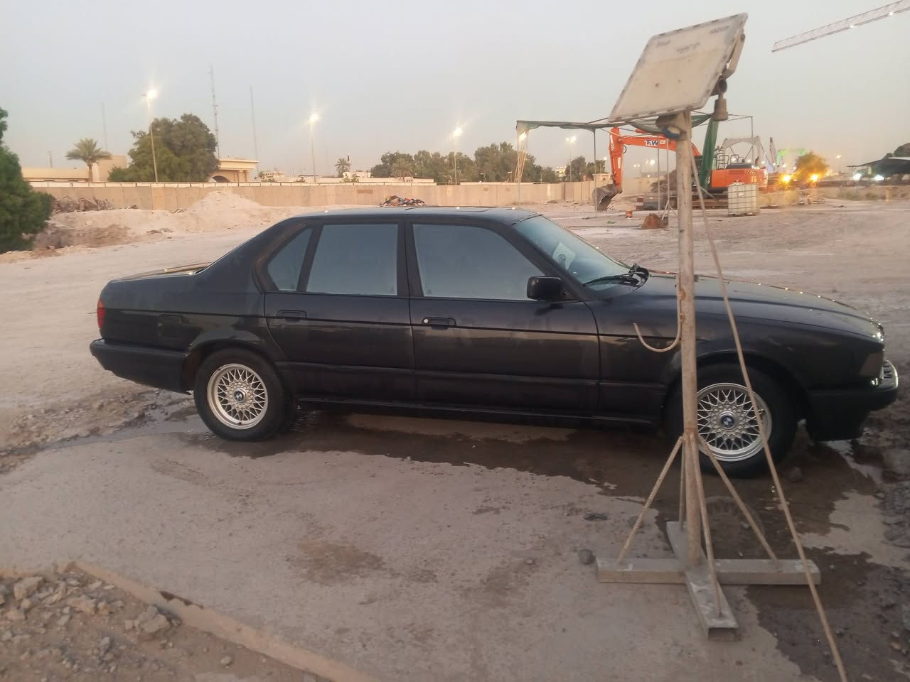 السلام عليكم 
بي ام للبيع موديل 92 باسمي حجم 730   v8 كير محرك اكسل بشرط الفحص يم اي فيتر صبغ جماليه اثر جراد لا ظربه ولا معجون ولا لغود ولا شاصي كله عالفحص غرفه وداخل كلش جديده  كشنات كهرباء تتدفئه بالكشنات برده خلفيه كهرباء دبل جام حساس دعاميه تجاوي كهرباء  السياره باسمي سنويه للاستفسار ***********
