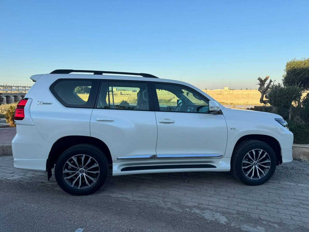 للبيع برادو 2022سبعينيه tXS فول مواصفات مكفوله سبير دفن رقم اربيل ابيض صدفي مكفوله
ماشيه 44 الف 

6 سلندر داخل قرميدي 

سعرها 435 ورقه 
مكاني الأنبار
***********
