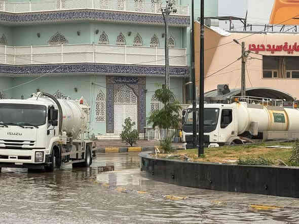 🔴#الان

ابطال مديرية المجاري الديوانية 
يباشر بفتح منهولات في كافة المناطق المحافظة #الديوانية
***********👉هذا رقم شكاوي
