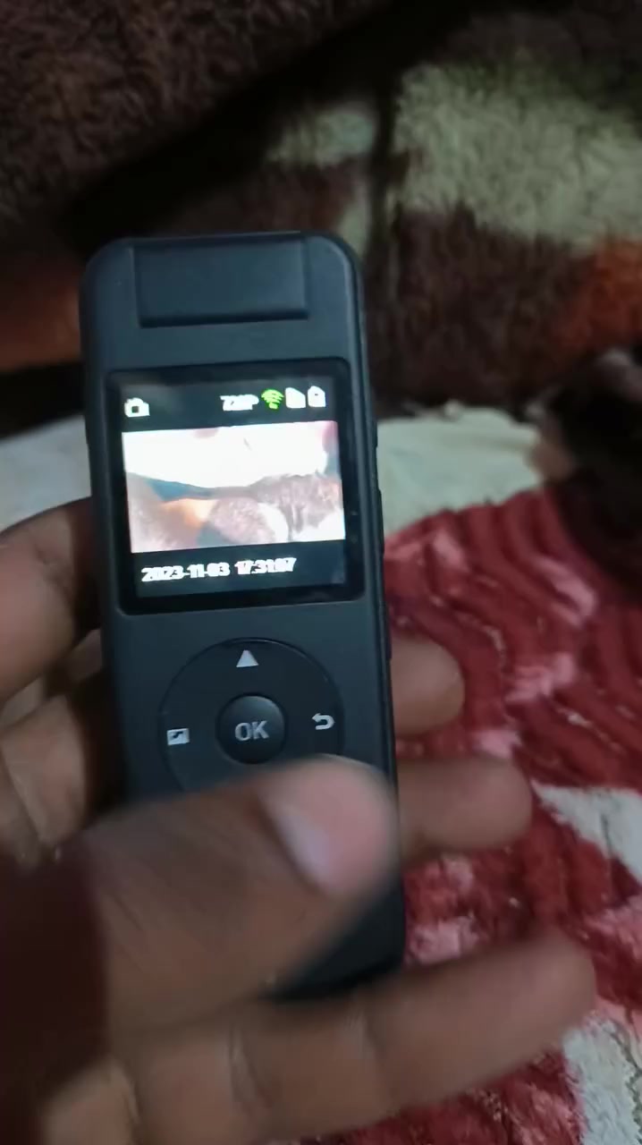 السلام علبكم جهاز البيع سمه وضح بل كرتون جهاز ذاكره مالته 128 مكفول كفاله عامه خو جديد ساله شهر ونص عندي  
وكامره تصوير تربط عل جهاز ثنينهن سعرهن 90 وبخدمتك 
***********
مكاني بصره تنومه بصالحيه
