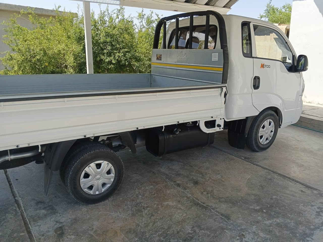 كيه 2700 بدون سيستم ماشيه 7000حقيقي السياره موديل 2025 مكان السياره سامراء الشراي يتصل رقم الهاتف ***********
