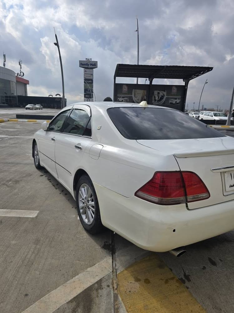 شاهینەی سپی 2005 بەسمە
سپی ناو زەرد
182 گەورە بە گەورە 
ماشءاللە هەیکەلی و ناوی زۆر جوانە
گێر و مەکینە بەشەرت 
***********
*********** السليمانية, العراق
