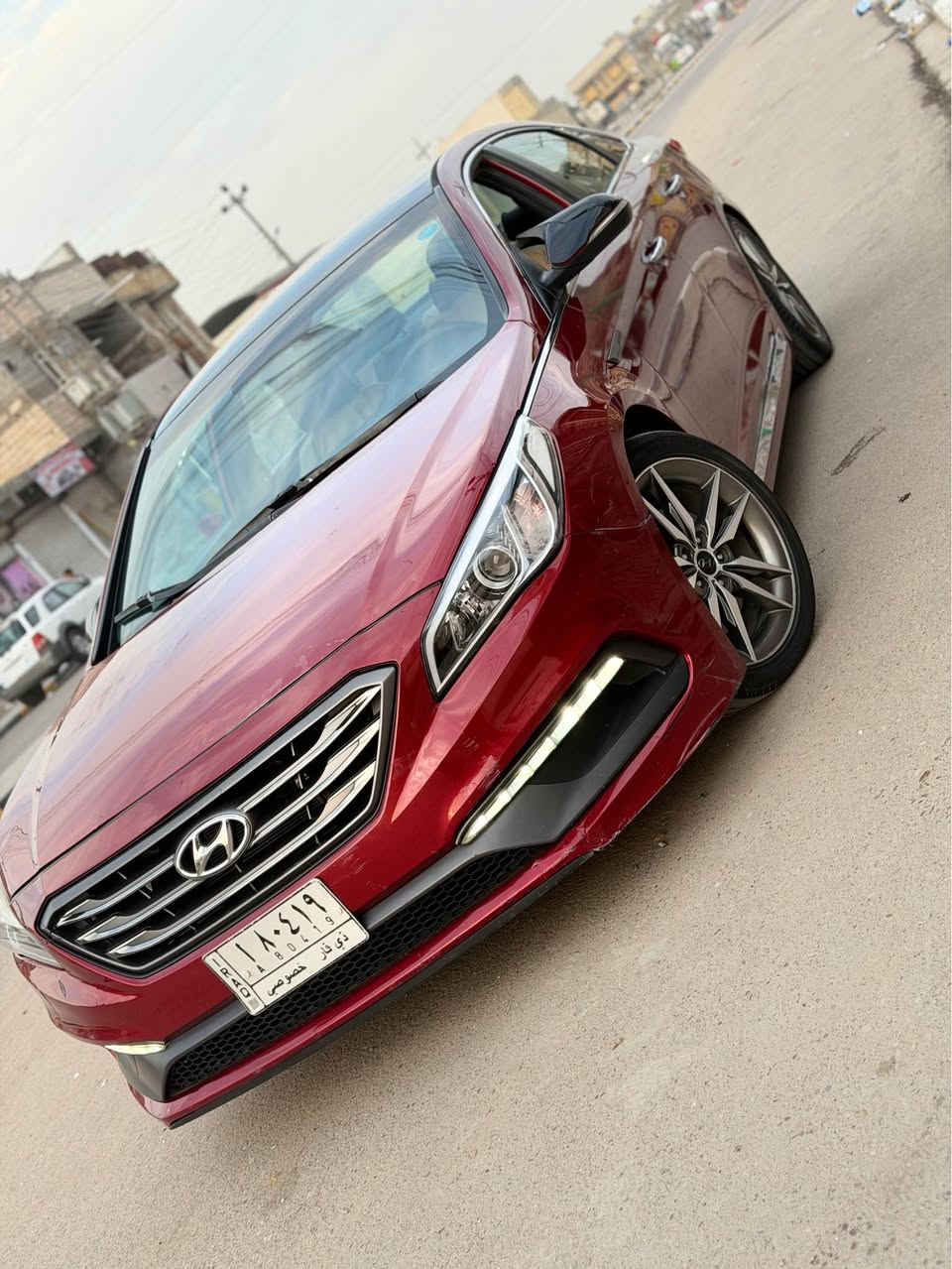 السلام عليكم هونداي سوناتا 2015 رقم ذي قار حره 
السياره فول مواصفات ماعدا الفتحه السياره مبدل بيها حاملق وبنيد اصليات وبابين مفتوحات 
رقم الهاتف
*********** البصرة, العراق
