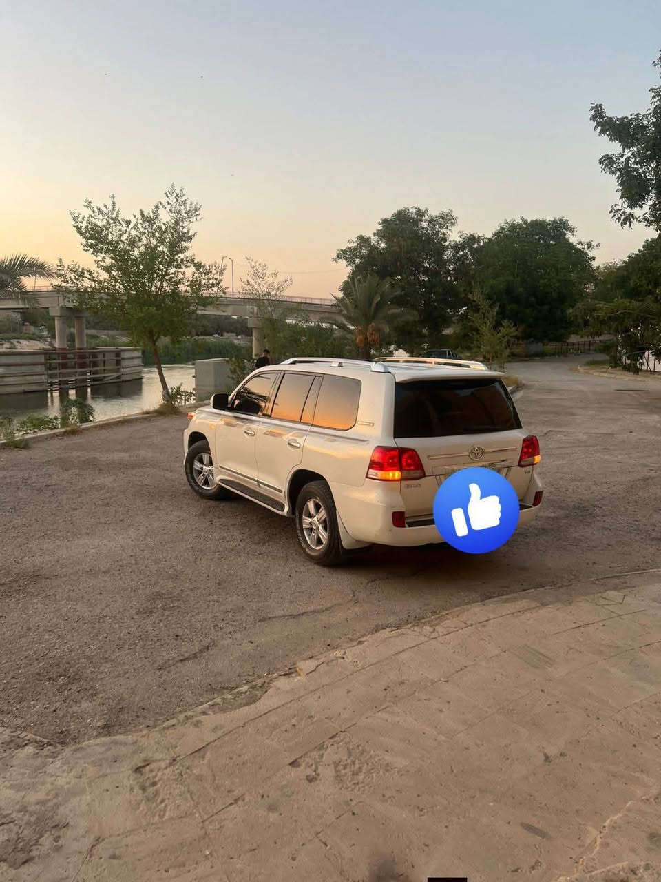 السلام عليكم
لاندكروز للبيع 2010 
رقم بغداد
بسمنه ثاني يوم تحويل 
محرك 4000   V6
مري شفط 
فتحت سقف
بيها صبغ حزام اثر شريط 
وباقي مواصفات  المعروفه 
السعر 260 وبيها مجال 
مكان السياره بغداد الشعب 
للاستفسار ***********
