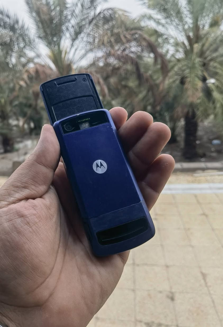 للبيع موترلا سلايت نضيف مع كارتون
***********
