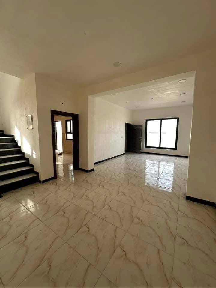 دار للبيع في مجمع الكفل السكني
الدار طابو صرف باسمي غير مسكون ومقفول المساحة 200 متر طابق واحد . يحتوي على مطبخ كبير وصالة كبيرة  مفتوحة على الهول وغرفتين نوم و مناور عدد 2  وحمام عدد ٢ شرقي وغربي و طارمة وحديقه مع ملحقات الدار مغسله عدد ٢ وتانكي ماء وماطور ، المقدمة ٢٥ مليون قفل وبقية المبلغ يسدد للمصرف للتواصل 
‏‭ ٠٧٧٢ ١٠٣ ٣٨٨٢
