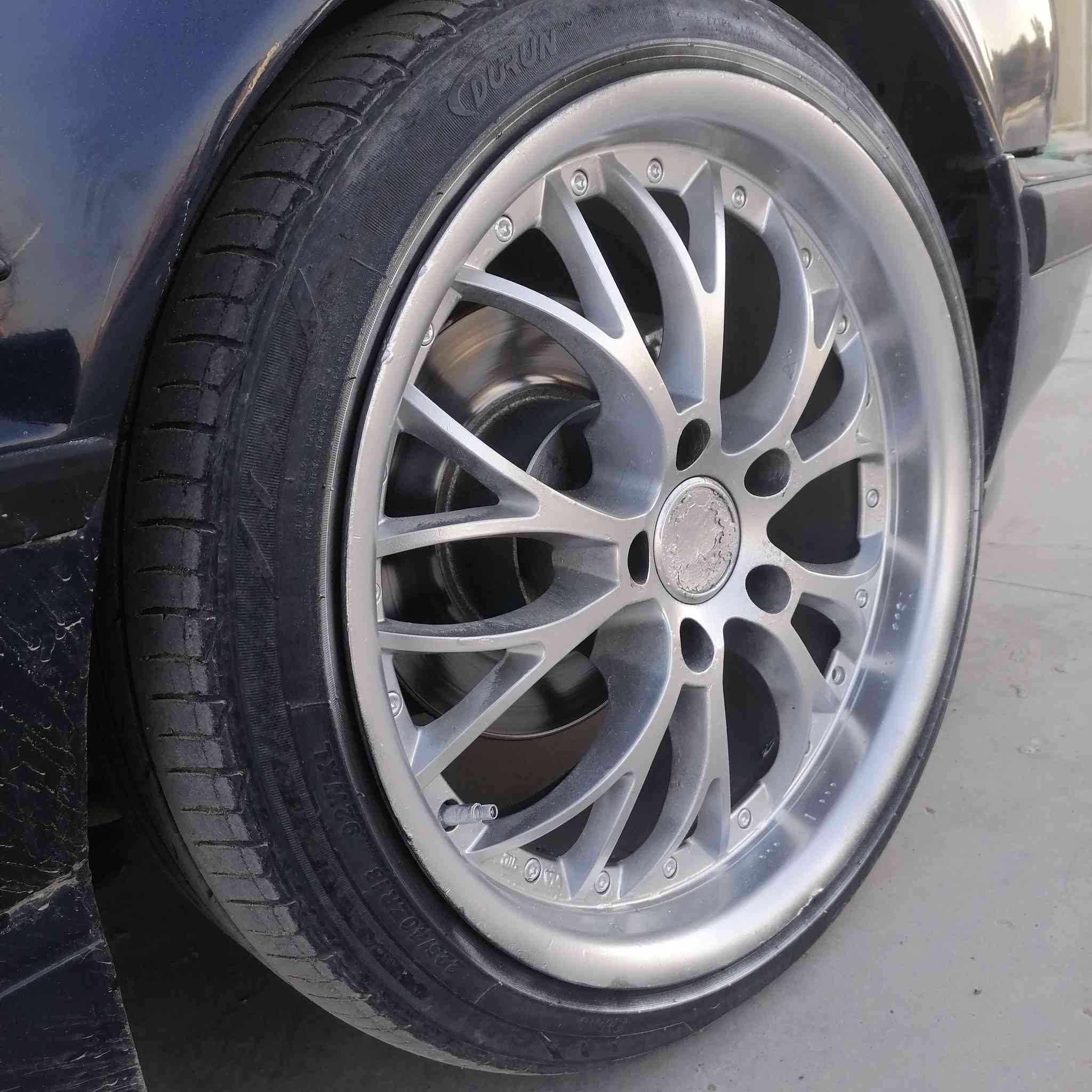 مراوس مع 18 فقط
 ويل كرن الغزال LM 18 اصلي شركه تلث قطع ابو الالنكي لاكسر لافطر لاعواج بيع او مراوس تايرات بدون تايرات يرهم مكاني موصل خاص مفتوح


**إذا كنت صاحب هذا الإعلان وتريد حذفه لأي سبب، رجاءا أرسل رسالة إلى الدعم الفني**