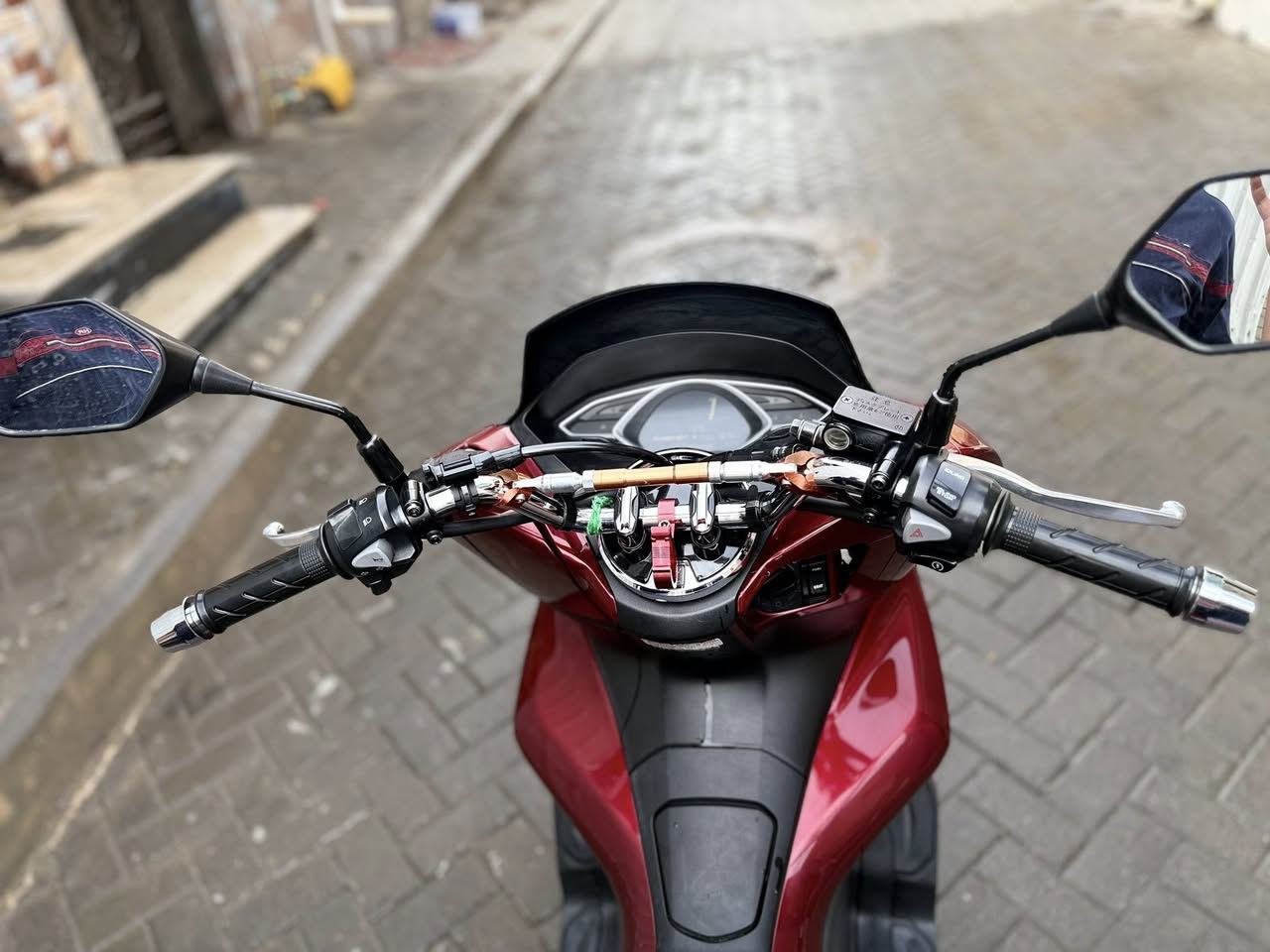 للبيع دراجة pcx Honda 2020 ياباني بصمة جيل ثالث 
لون ماروني مميز 
المحرك 125cc 
المسافة المقطوعة 18ونص 
بصمتين
حساس ازدحام 
استان كربائي 
للاستفسار ***********
العنوان/ بغداد مدينة الصدر شارع الفلاح قطاع 19 مقابل مختبرات النخبة
